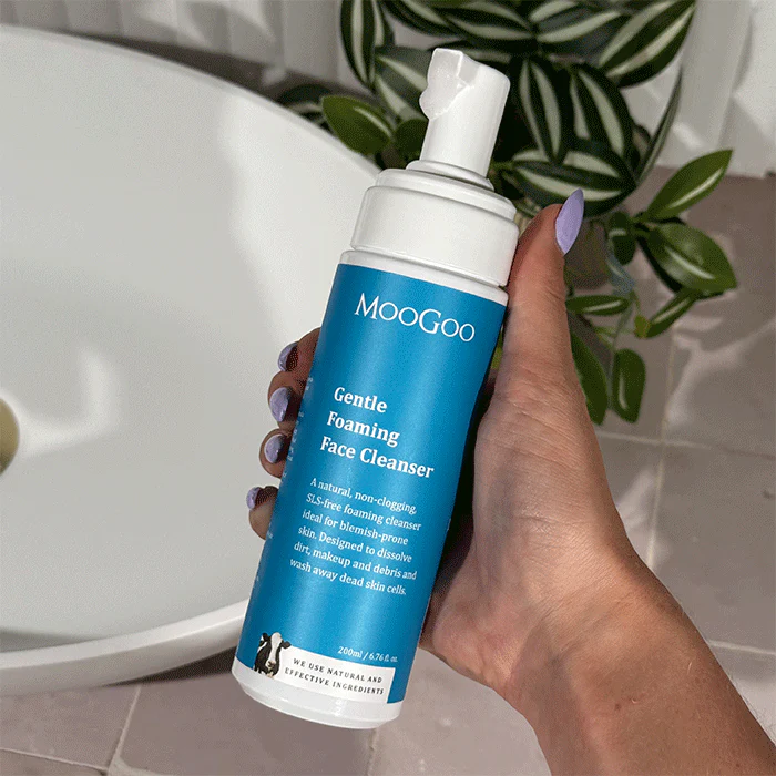 Gentle Foaming Face Cleanser 200ml - Image 3